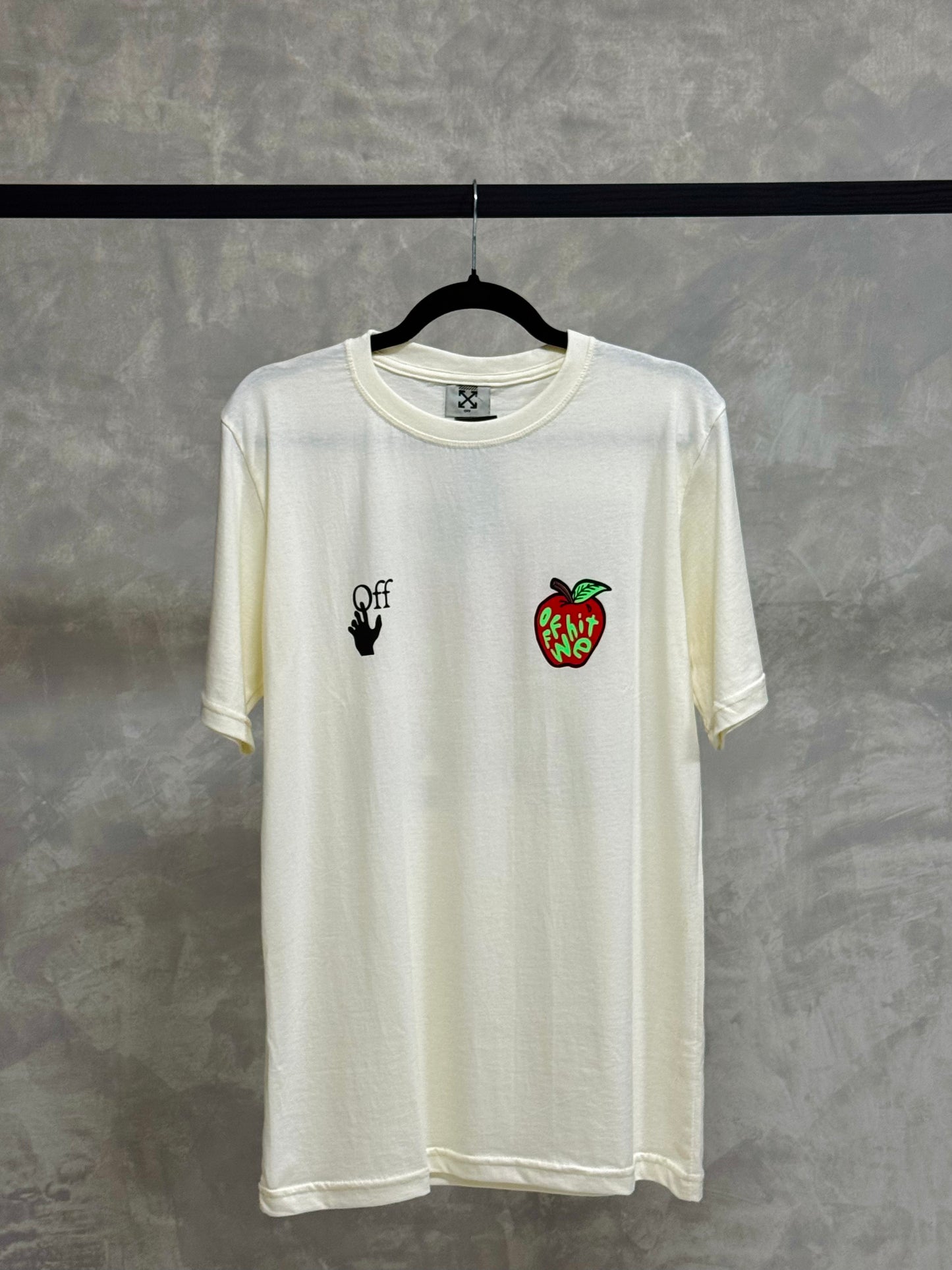 Camiseta Off Withe Apple