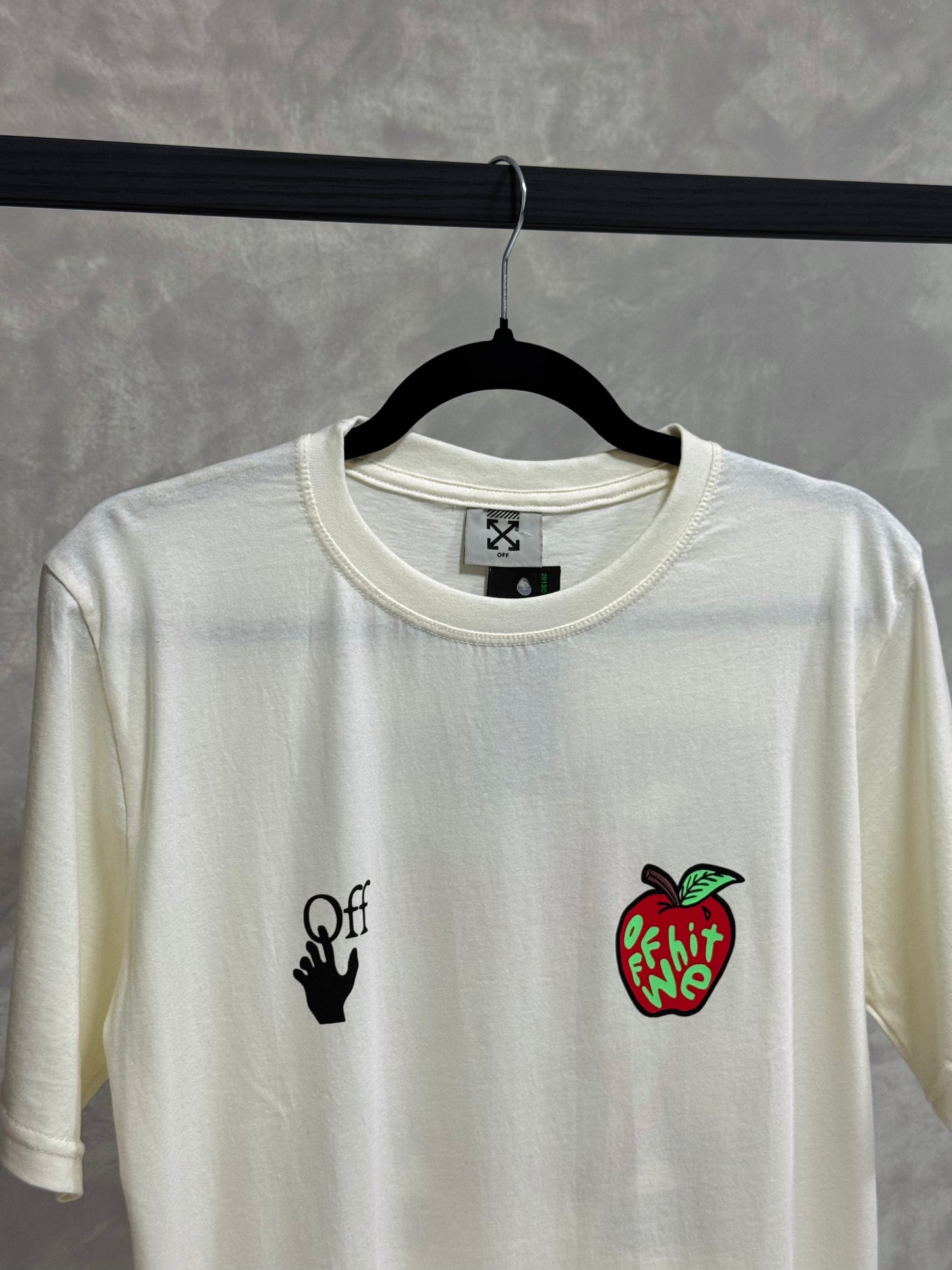 Camiseta Off Withe Apple