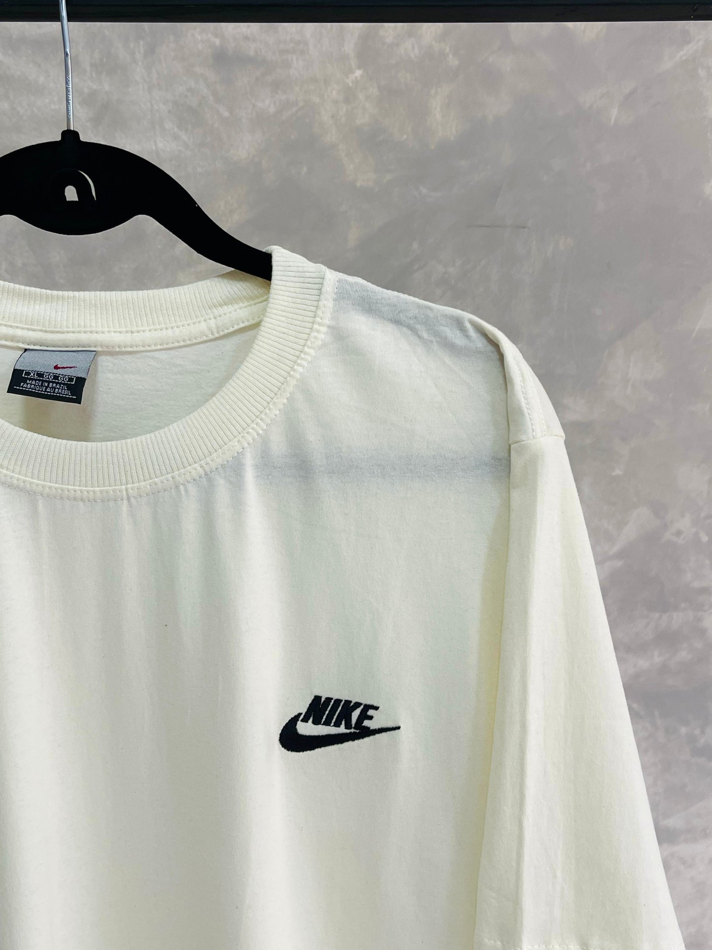 Camiseta Nike Básica Logo Bordado