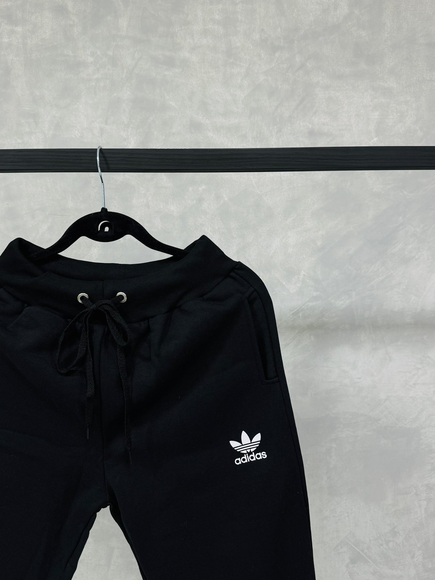 Calça Adidas Basic