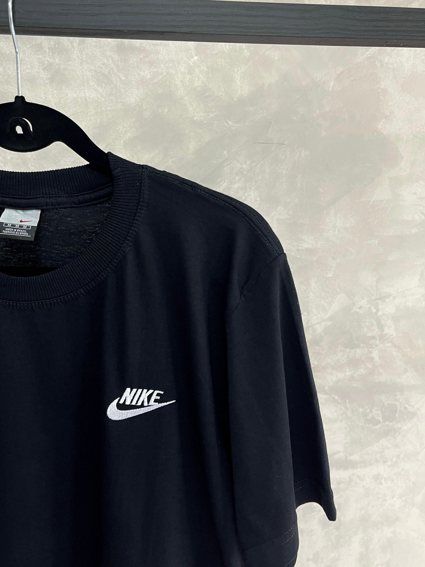 Camiseta Nike Básica Logo Bordado