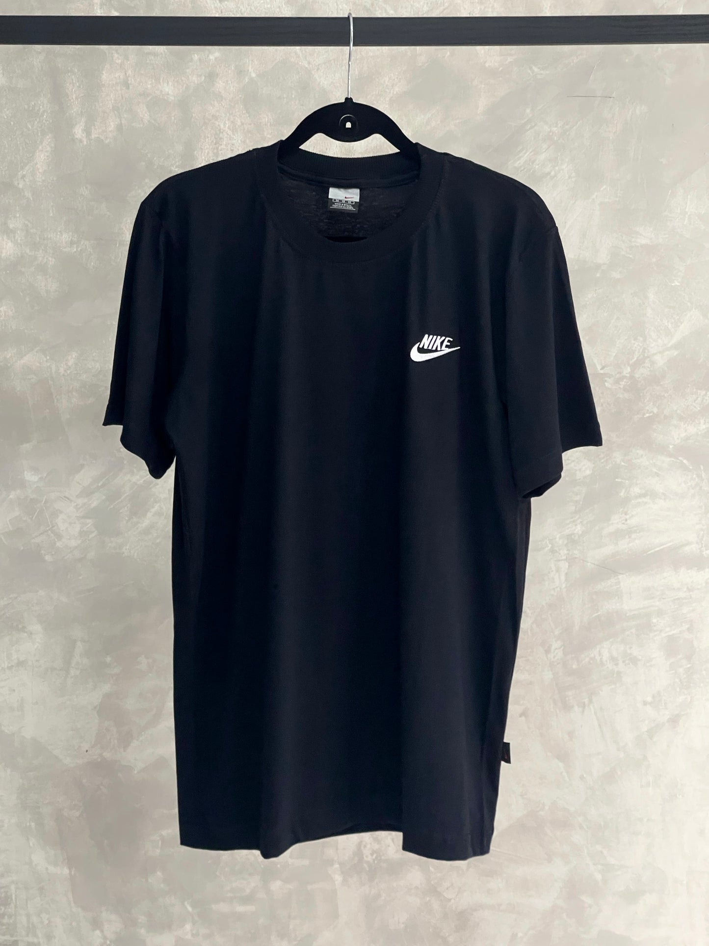 Camiseta Nike Básica Logo Bordado