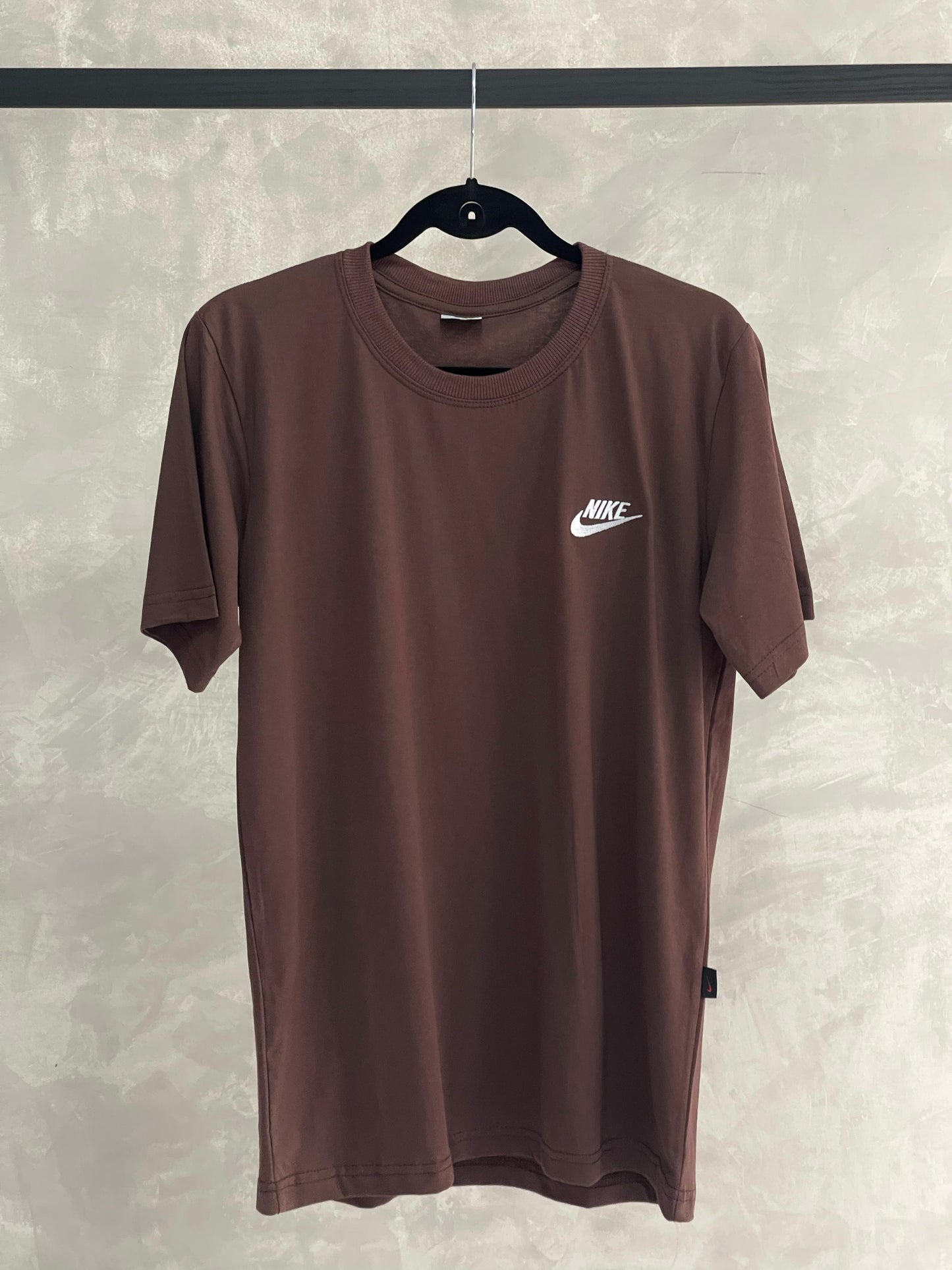 Camiseta Nike Básica Logo Bordado