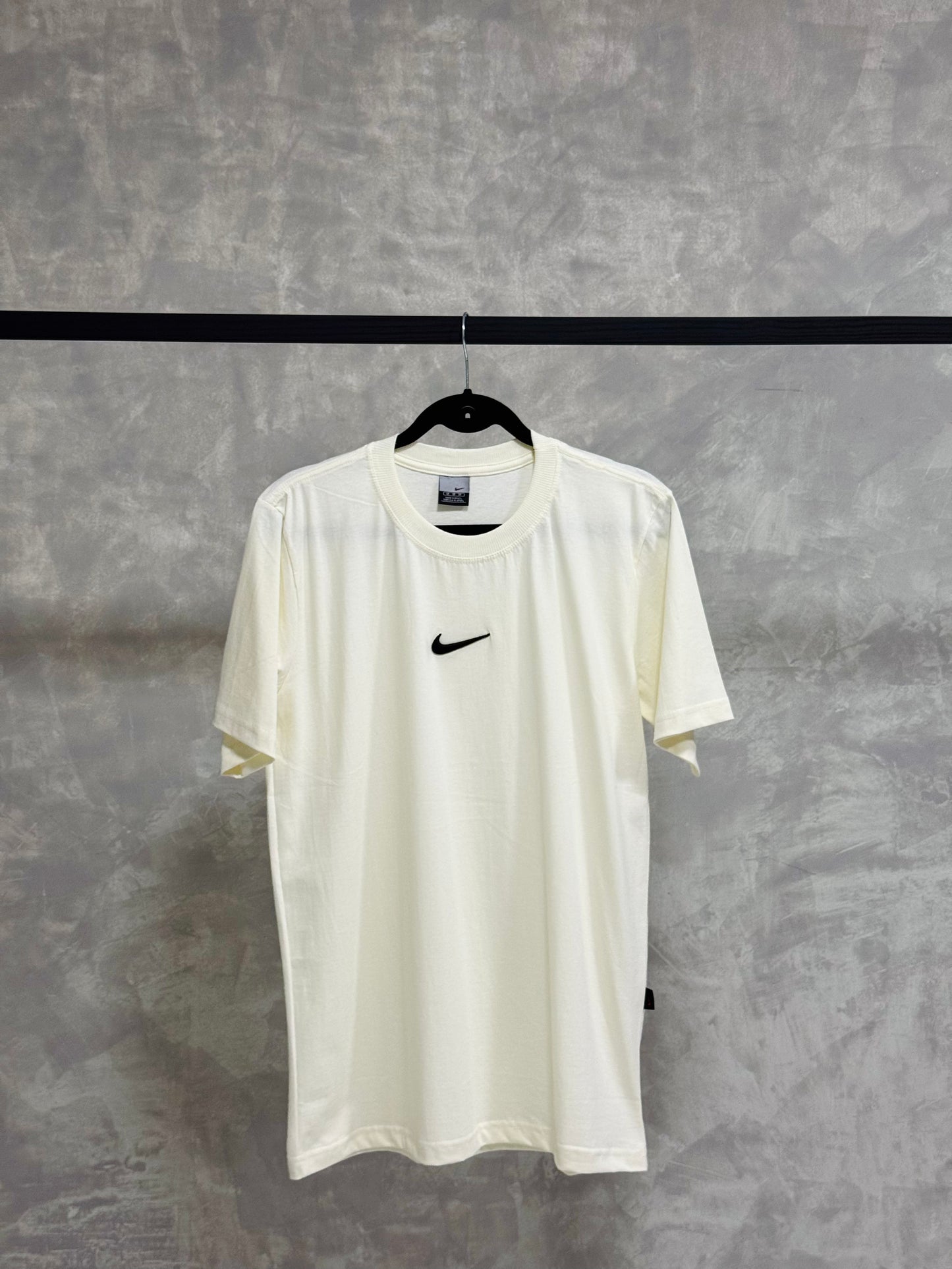 Camiseta Nike Classic Logo Bordado